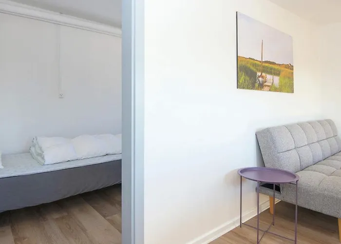 5 Person In Ulfborg-by Traum *